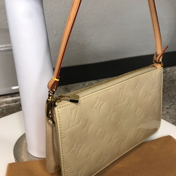 Authentic♥️ Louis Vuitton Beige Patent Leather Accessory Pouch Baguette - Picture 6 of 16